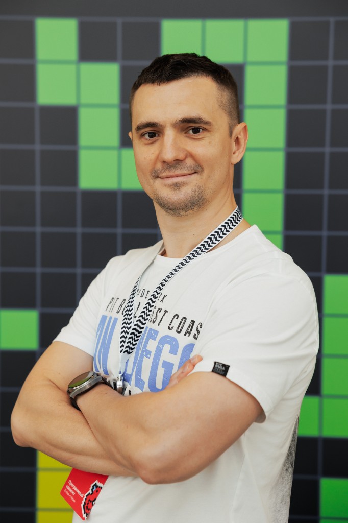 Михаил Емельянов